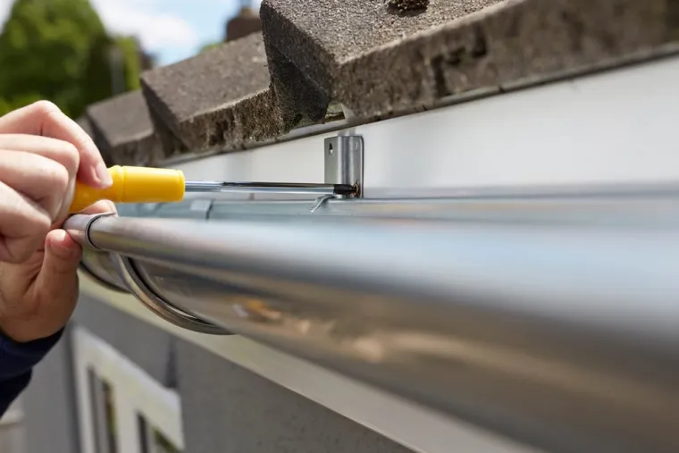 Remplacer gouttière zinc par PVC, Bourgoin-Jallieu, Monsieur Etienne FERRET