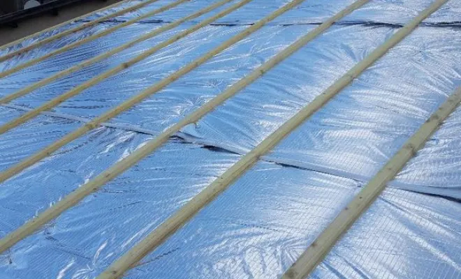 pose de écrans sous toiture 